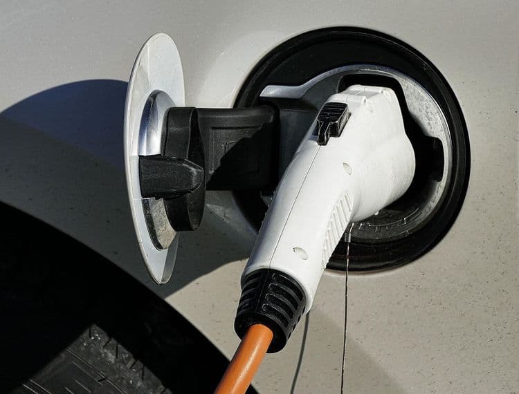 Odlični za vožnju, za ekologiju i ne baš: Plag-in hibridi emituju pet puta više CO2 od obećanog