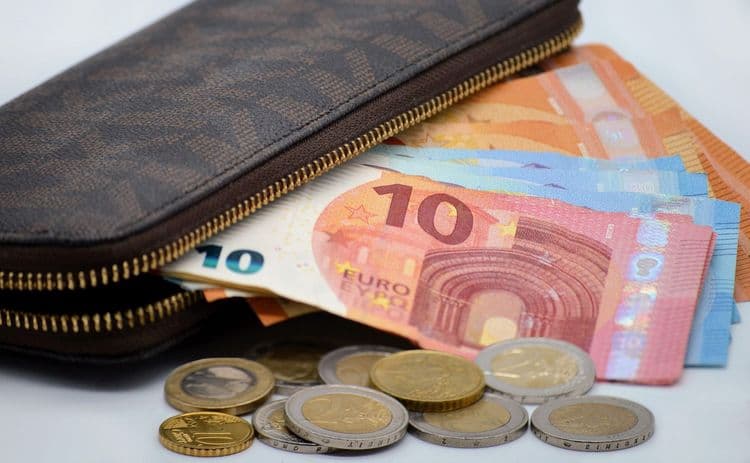 Godišnja inflacija u evrozoni ipak samo 2%, Britancima stabilnih 3,8%