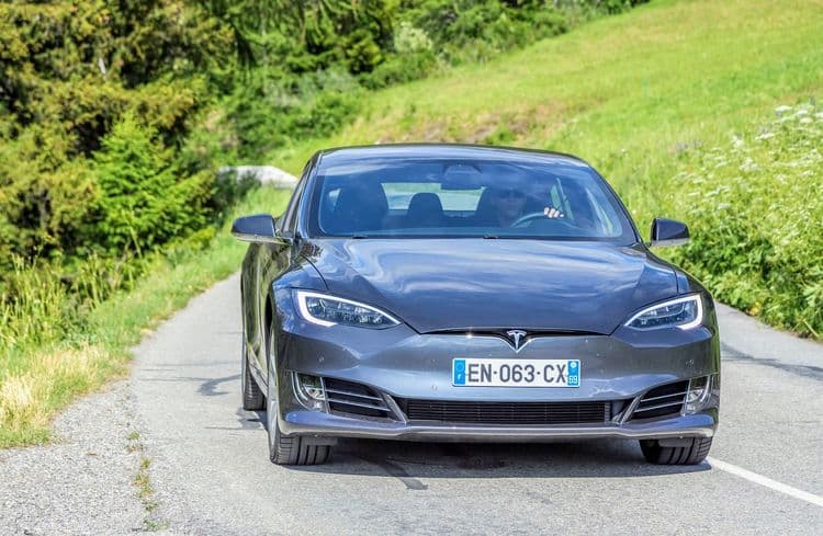 Tesla ne želi delove iz Kine - automobili za tržište SAD bez kineskih komponenti