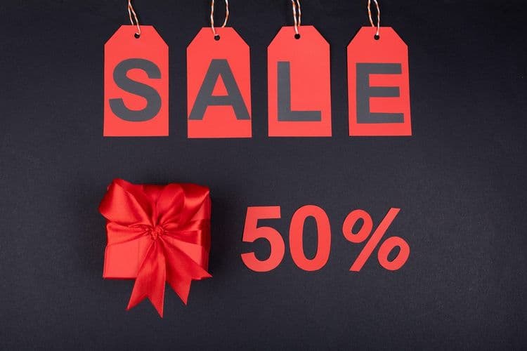 Danas je "Crni petak": Trgovci nude i više od -50%, ali…