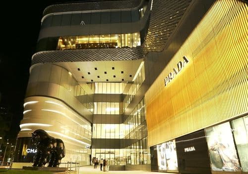 Prada zvanično preuzela Versaće za 1,25 milijardi evra