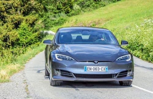 Tesla u Evropi i dalje ponire
